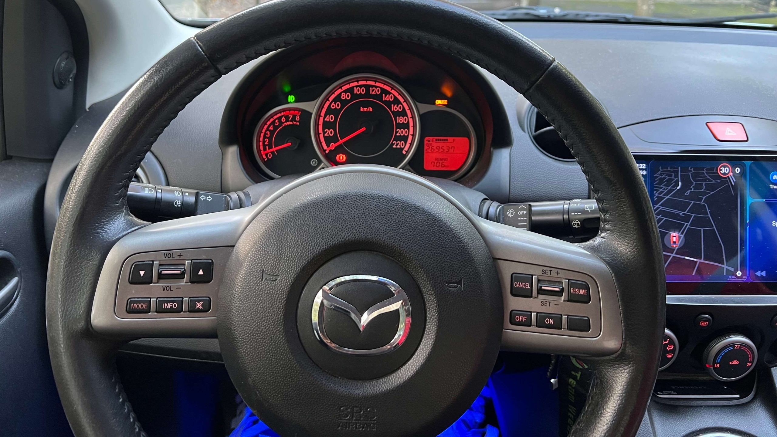 Mazda 2 steering wheel with cruise control switches